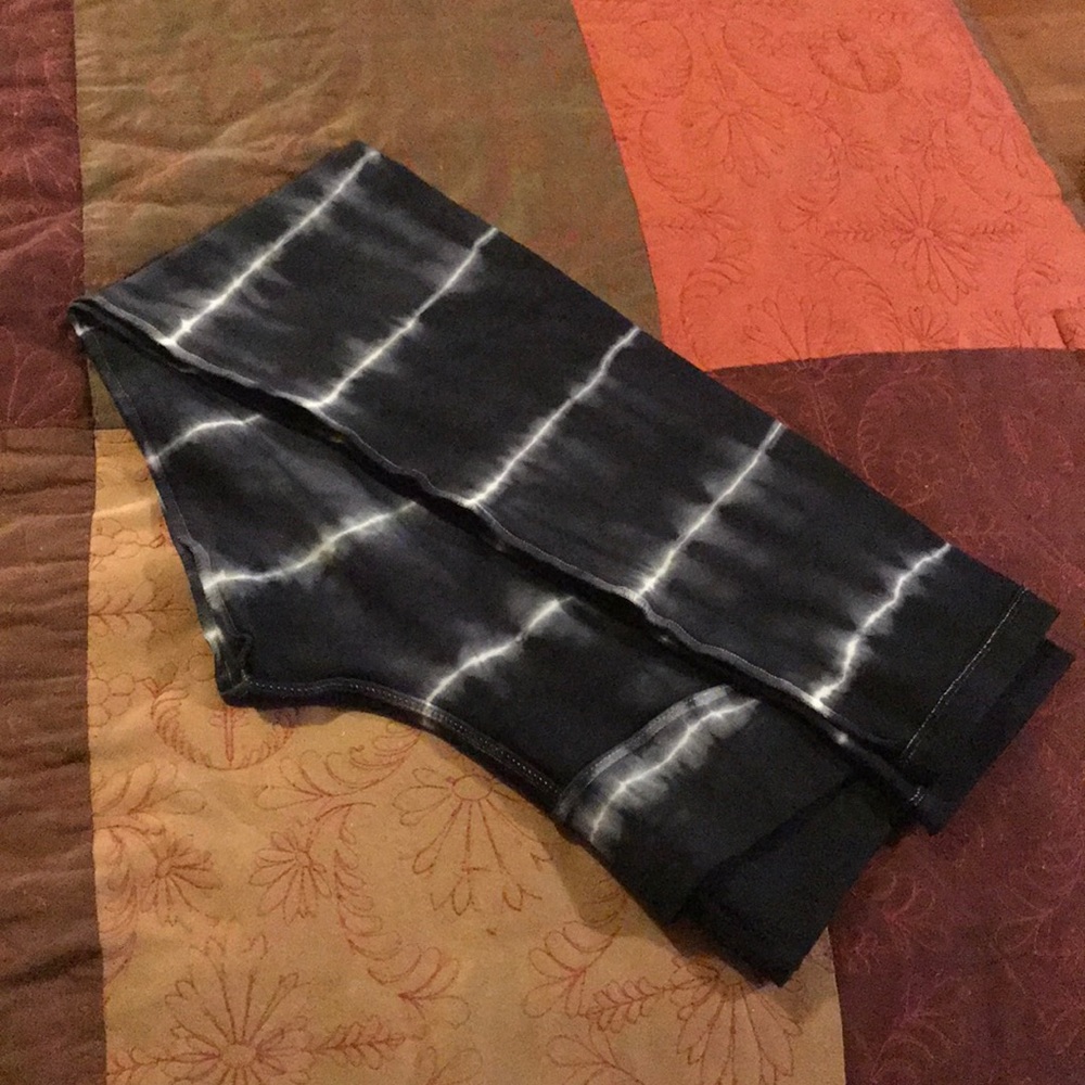 💣 BLACK/WHITE TIE-DYE LEGGINGS - Picture 2 of 3